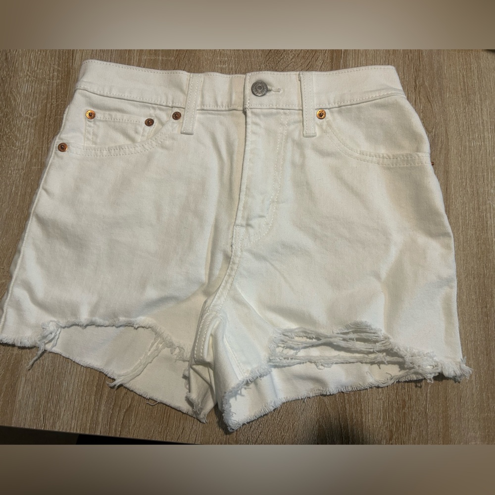 Levi’s high rise shorts women’s size 27 white